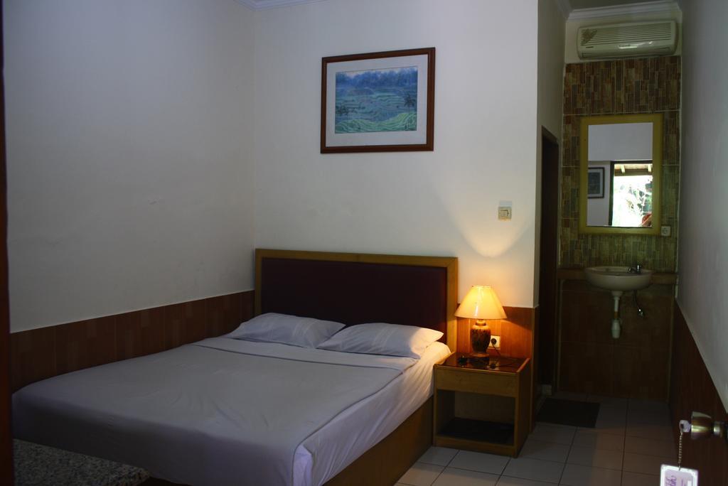 Hotel Ratih Mataram Zimmer foto